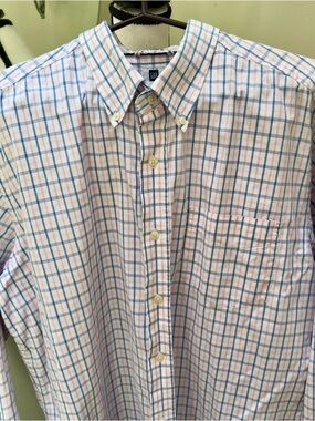 GAP Men's Lightweight Plaid Button-Down Shirt in White, Blue & Pink